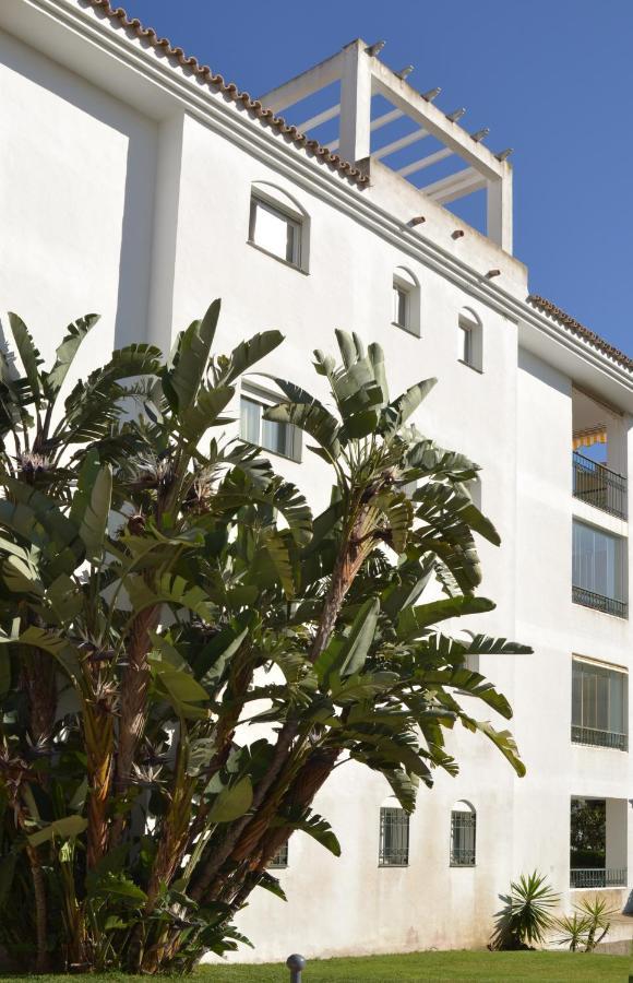 Luxury Garden Apartment - Walking Distance To The Sea Sitio de Calahonda Bagian luar foto
